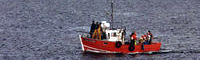 Fischerboot vor der Küste von Achill Island, Irland